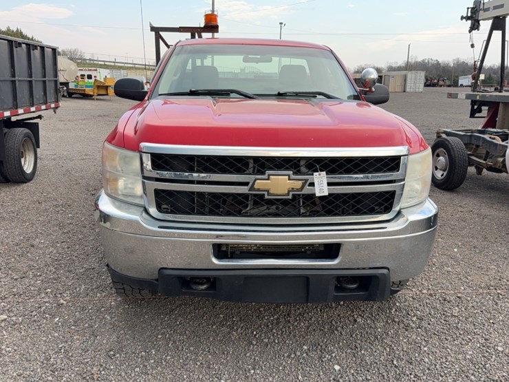 2011-chevrolet-2500-image-2