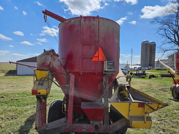 new-holland-355-image-39