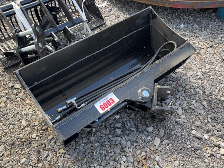 #6003-•-32"-mini-excavator-hyd-tilt-bucket-image-2