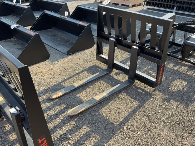 #2086-•-trubilt-42"-skid-steer-pallet-forks-image-1
