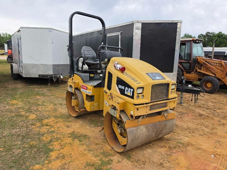 2015-caterpillar-cb24b-image-5