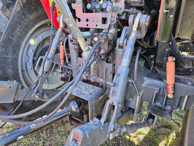 massey-ferguson-6480-image-16