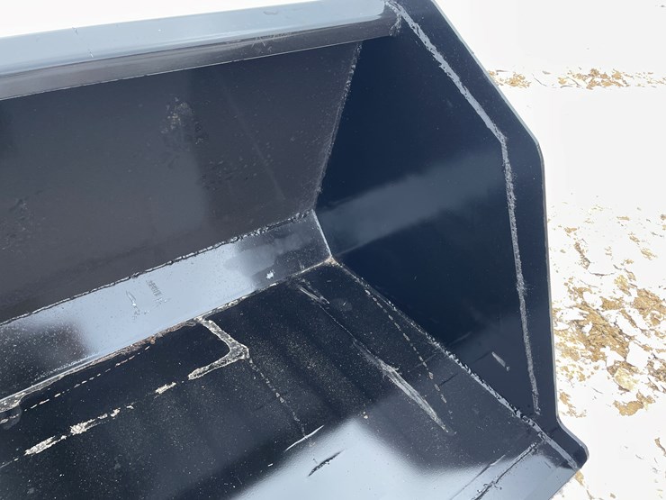 #2043-•-skid-steer-mount-84"-snow-liter-bucket-image-10