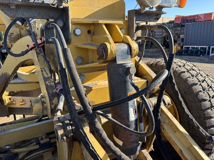 caterpillar-143h-image-22