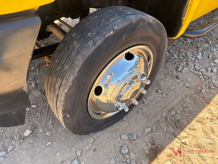 2004-ford-f550-xl-image-10