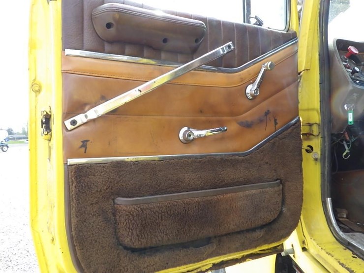 1984-ford-9000-image-27