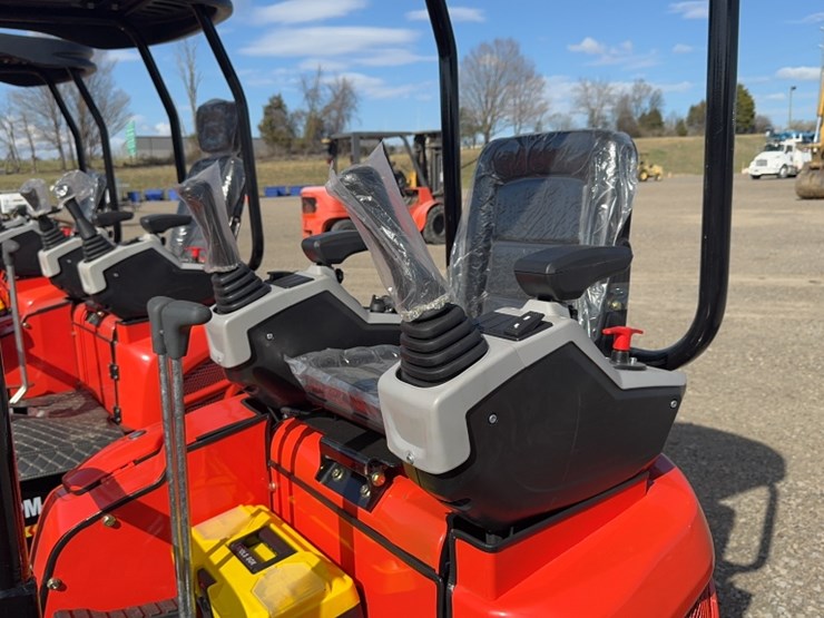 #1098-•-2025-tpm-18hs-mini-excavator-image-14