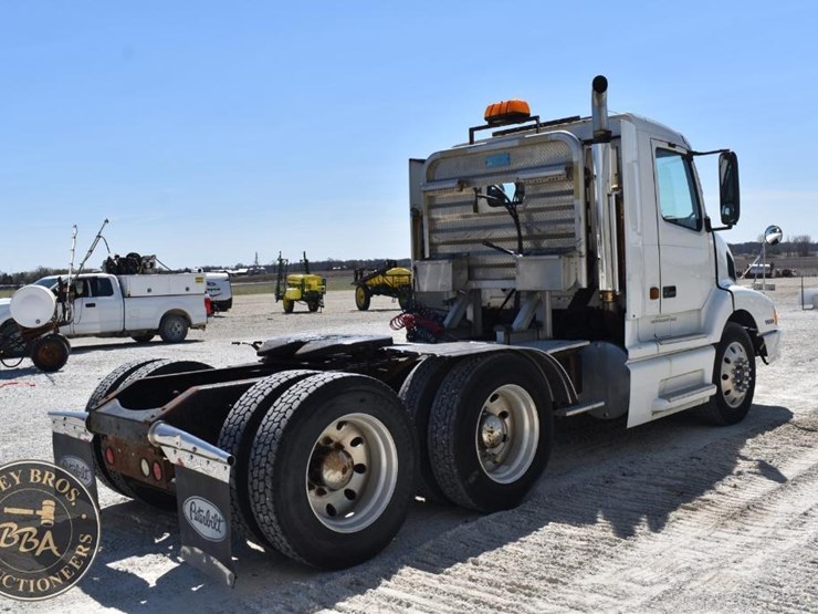 1999-volvo-vnl64t300-image-10