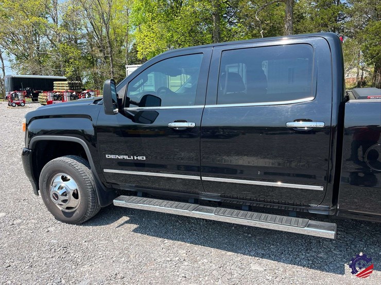 2015-gmc-3500-image-18