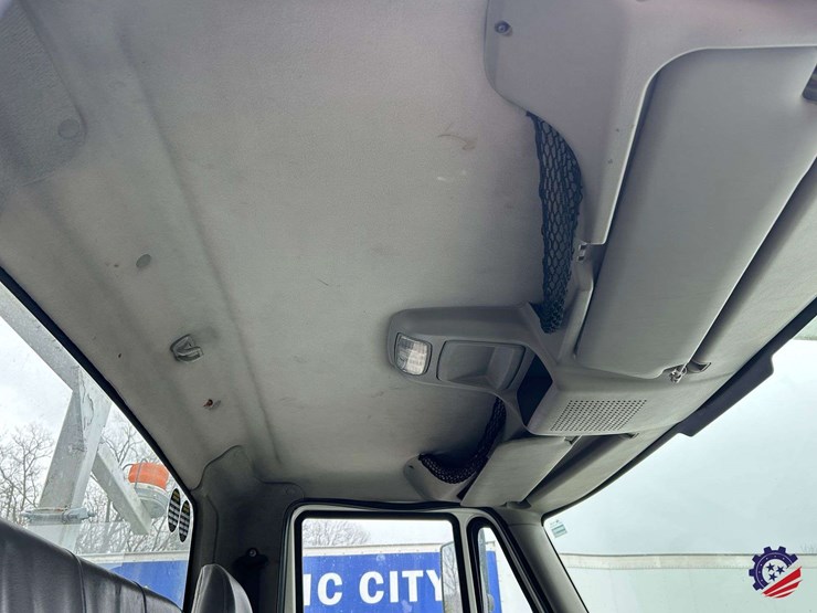 2009-international-7400-image-51