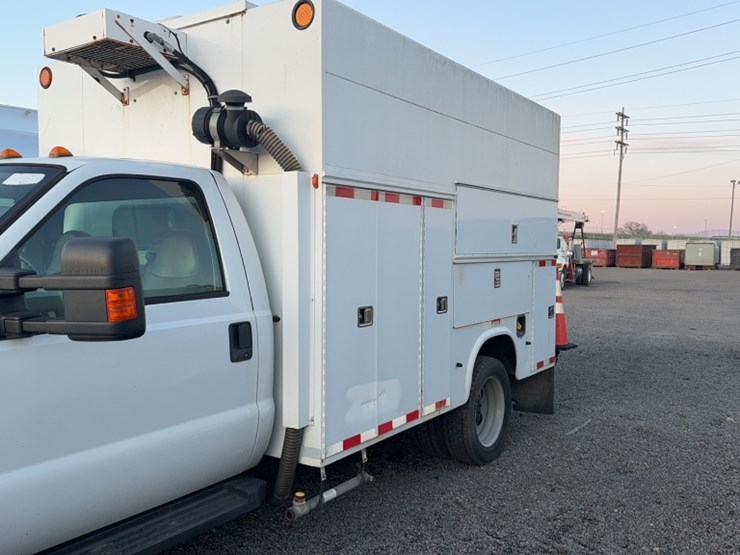 2010-ford-f550-image-15