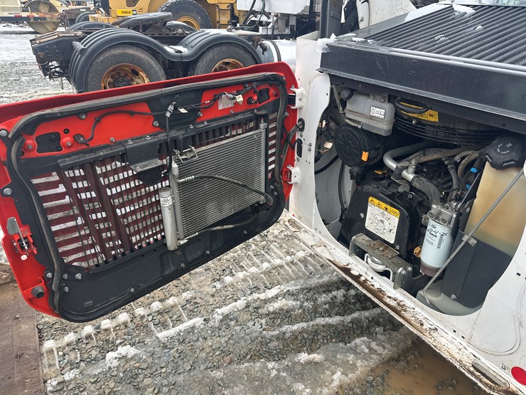 2022-bobcat-t66-image-40