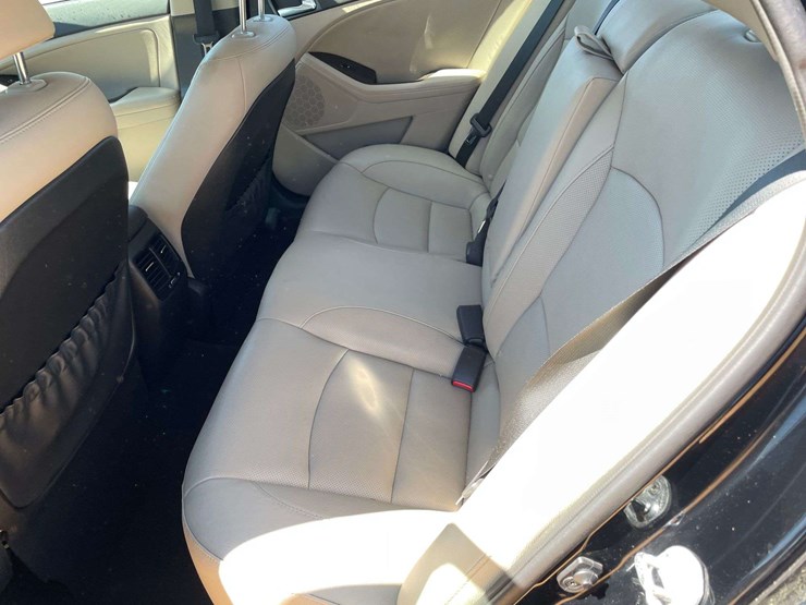 2015-kia-optima-4-door-sedan-(87,692-miles)-image-14