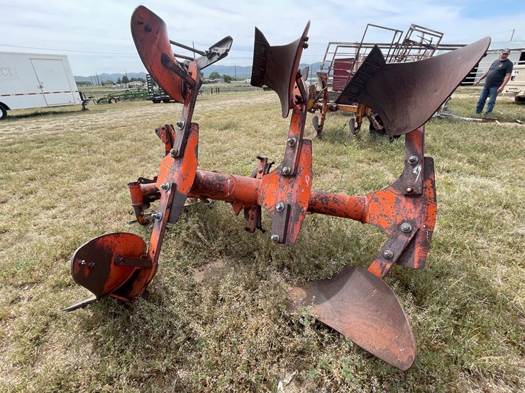 #4056-•-case-turnover-plow-image-1