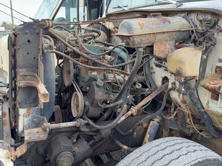 1985-international-s1900-image-21