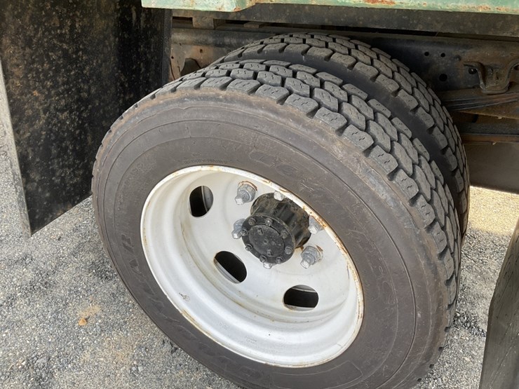 2017-isuzu-nqr-image-6