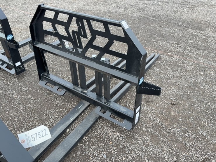 #2019-•-blue-diamond-48"-skid-steer-block-pallet-forks-image-2