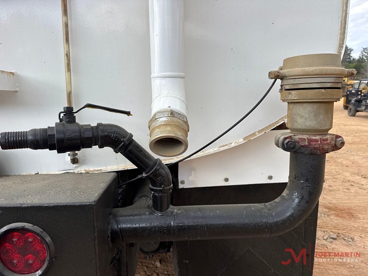 2001-mack-ch613-image-18