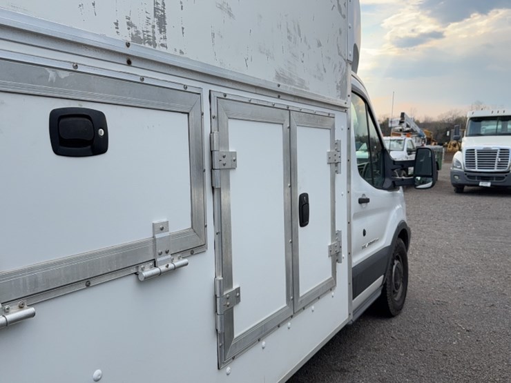 2015-ford-350-image-6