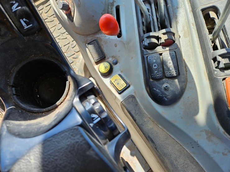 massey-ferguson-6480-image-28