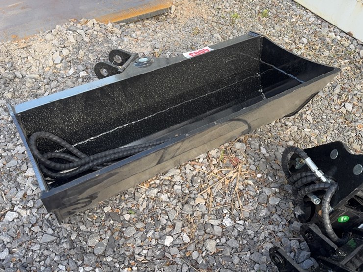 #6003-•-32"-mini-excavator-hyd-tilt-bucket-image-4