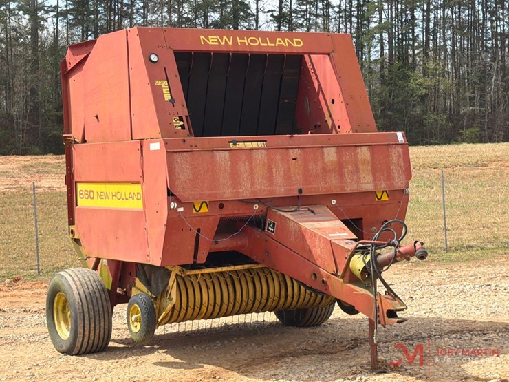 new-holland-660-image-1
