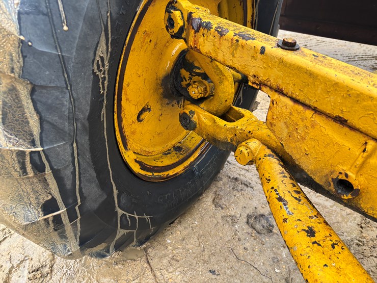 caterpillar-12-image-84