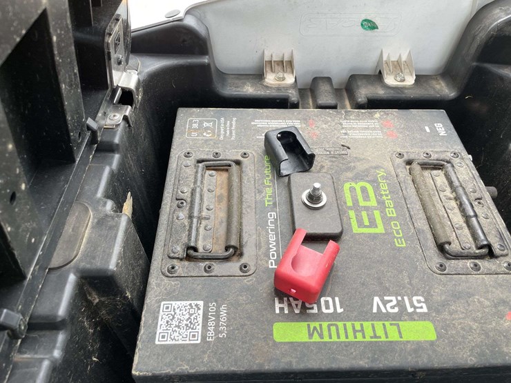 2023-bintelli-electric-6-seater-golf-cart-w/-on-board-charger-(38-miles-showing)-image-7