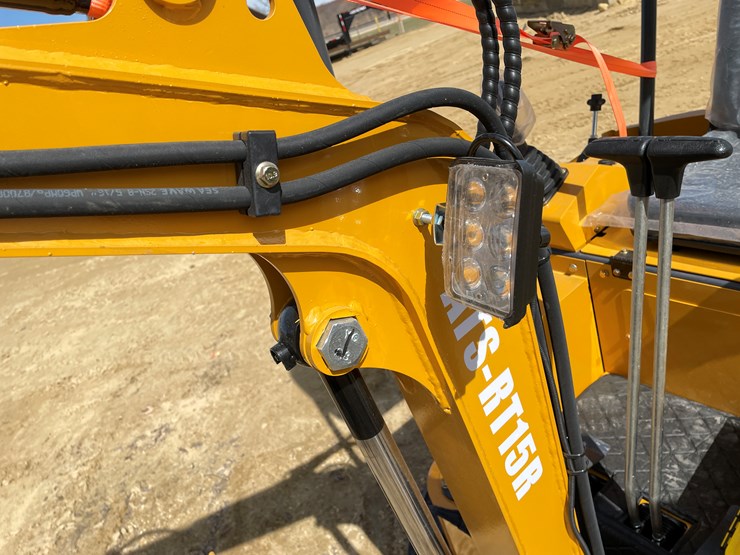 #901-•-new-land-hero-me18-mini-excavator-image-30