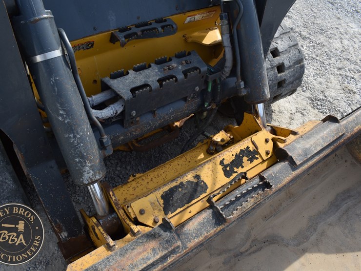 2021-deere-333g-image-18