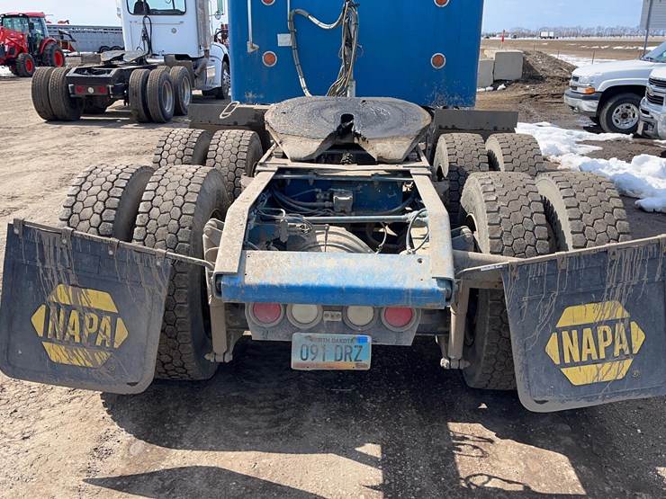 2004-kenworth-w900-image-10