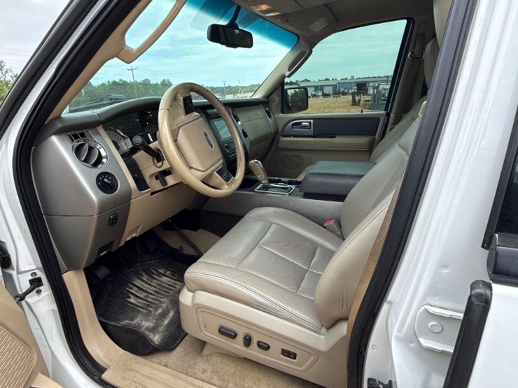 2011-ford-expedition-xlt-image-9