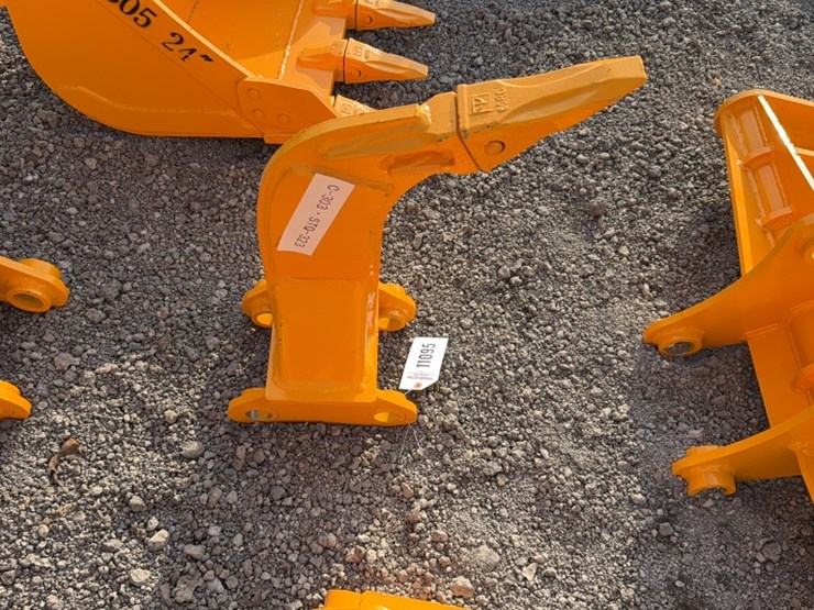 caterpillar-303-image-2