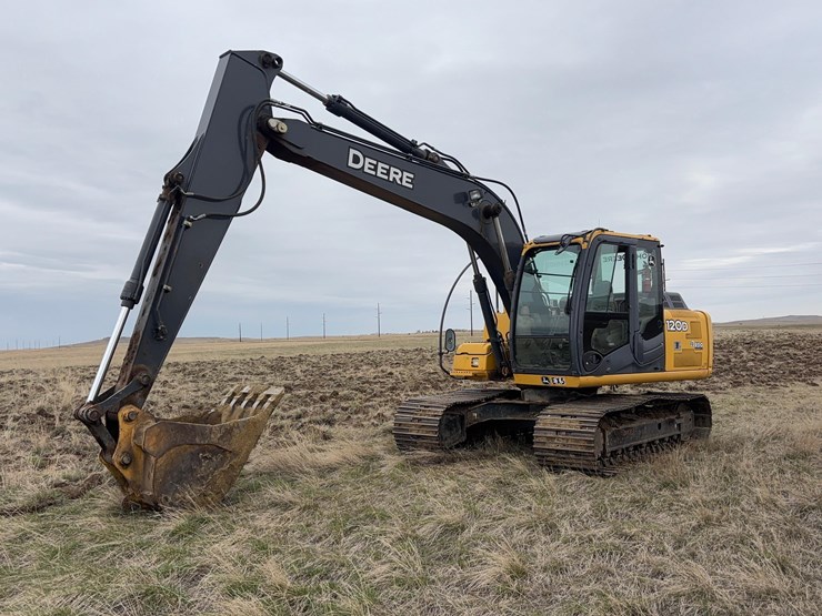 deere-120d-image-1