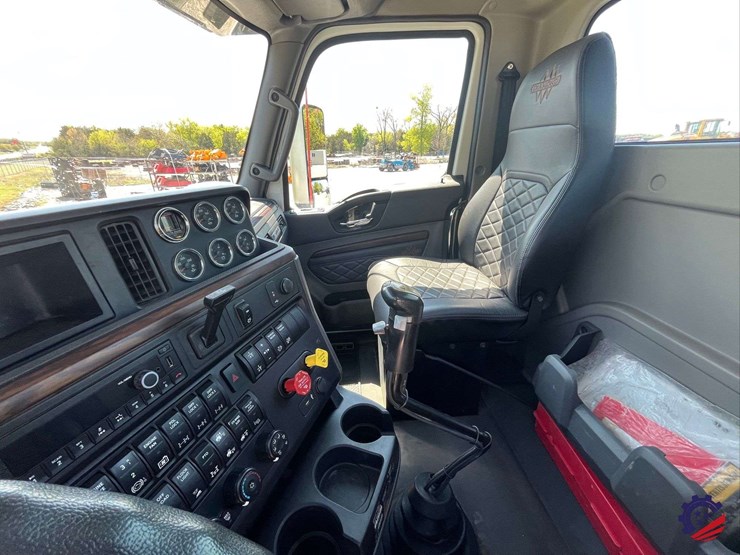 2024-international-hx520-image-86