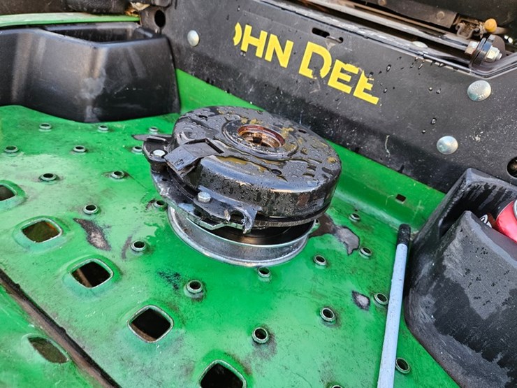 2014-john-deere-z925m-image-24