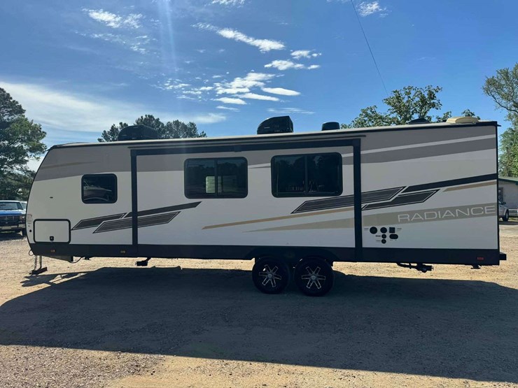 2021-radiance-28bh-bumper-pull-camper---bunks-image-4