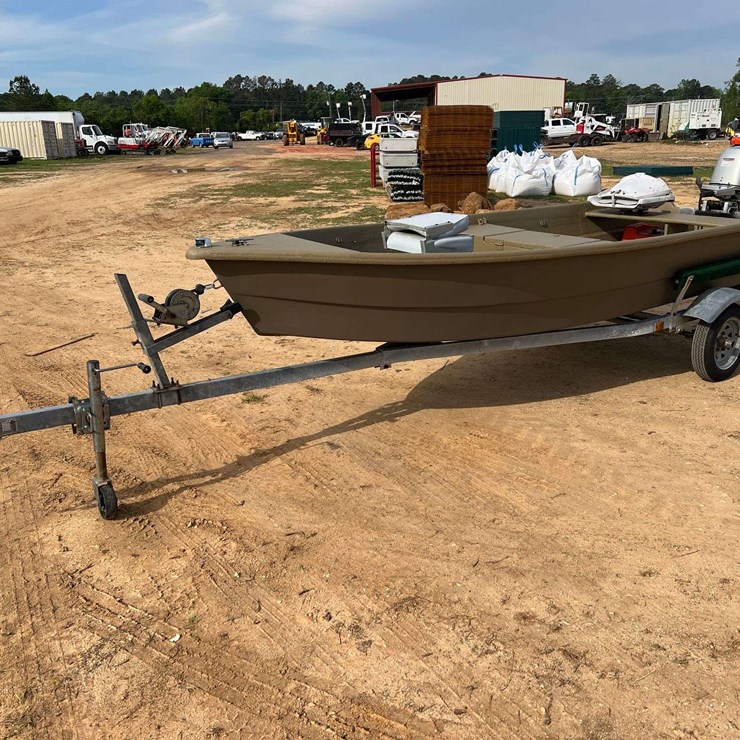 14' Fiberglass Jon Boat w/Honda 25hp 4-Stroke Outboard Motor & Trailer