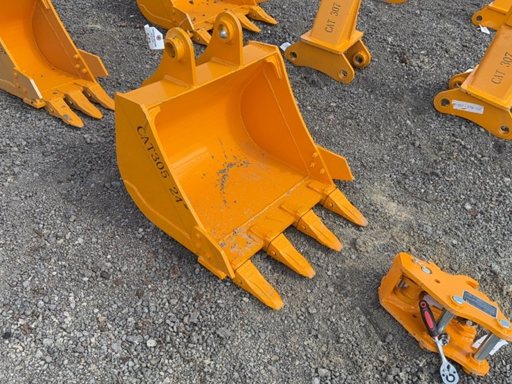 caterpillar-305-image-1