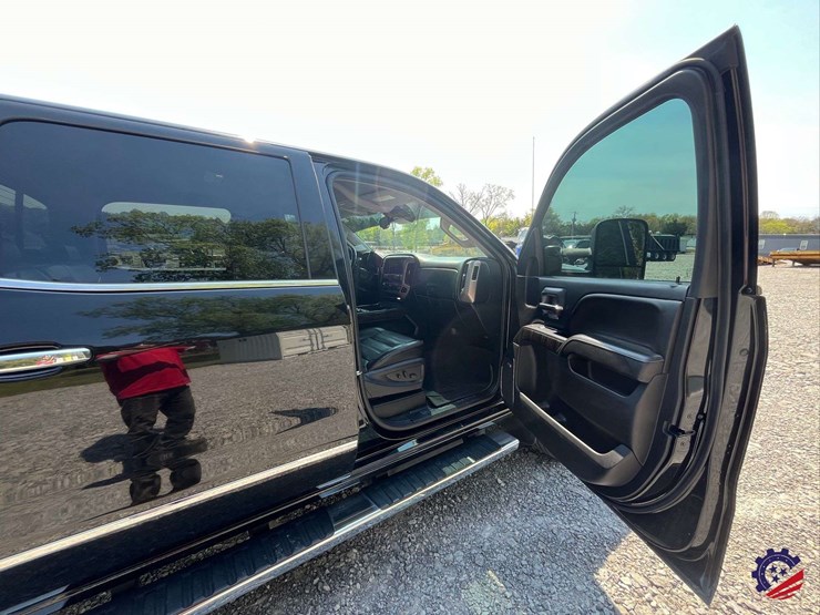 2015-gmc-3500-image-55