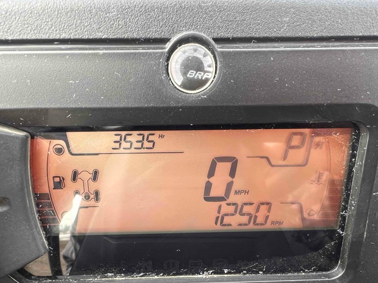 2023-can-am-defender-hd9-image-22