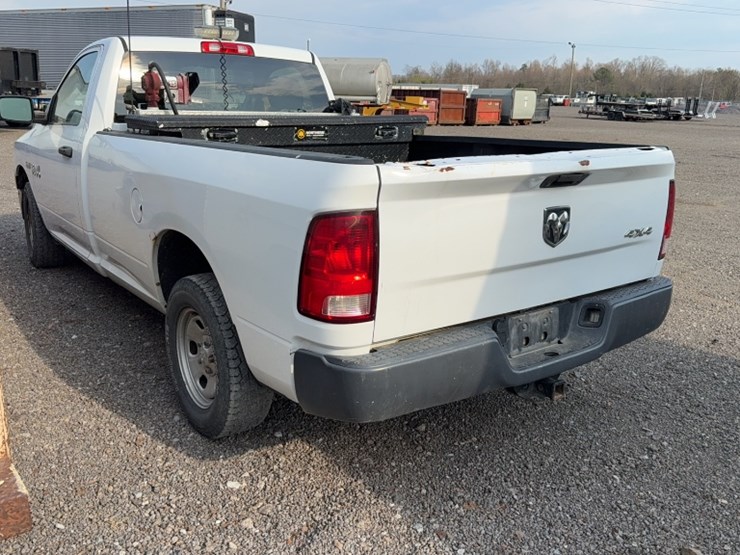 2015-dodge-1500-image-9