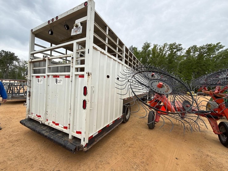 2016-neville-trailer-image-9