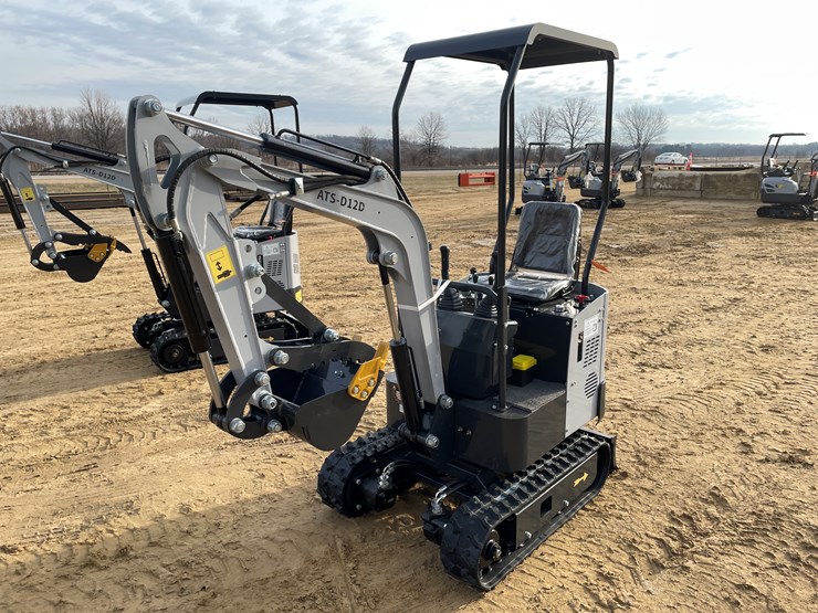 #1043-•-new-ats-d12d-mini-excavator-image-1