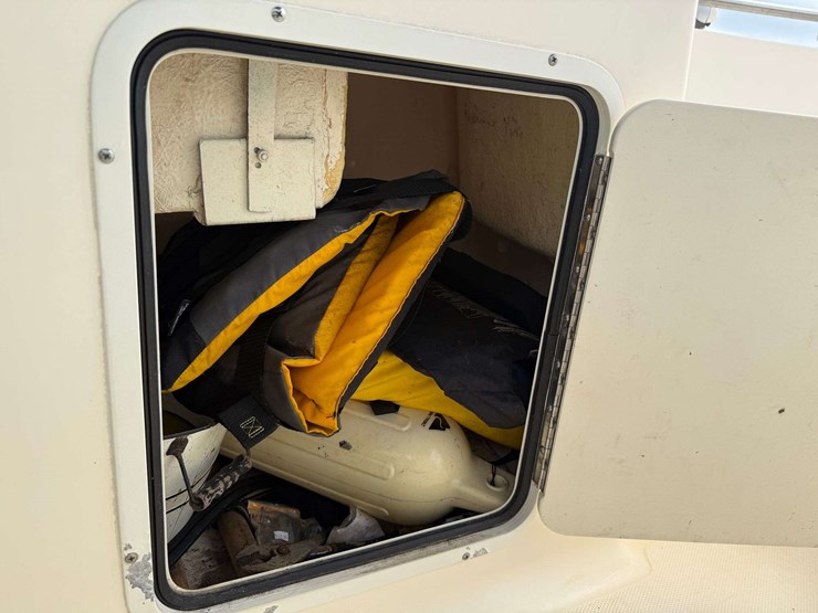 2003-sea-hunt-escape-200d-bay-boat-image-16