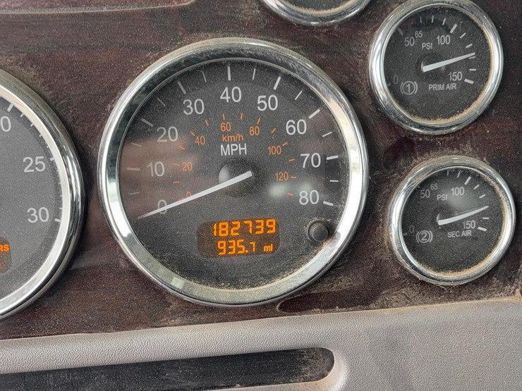 2014-peterbilt-389-image-38