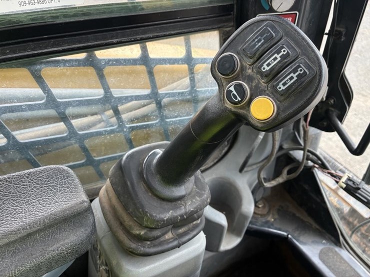 2018-yanmar-s220r-image-27