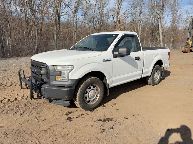 2016-ford-f150-xl-image-1