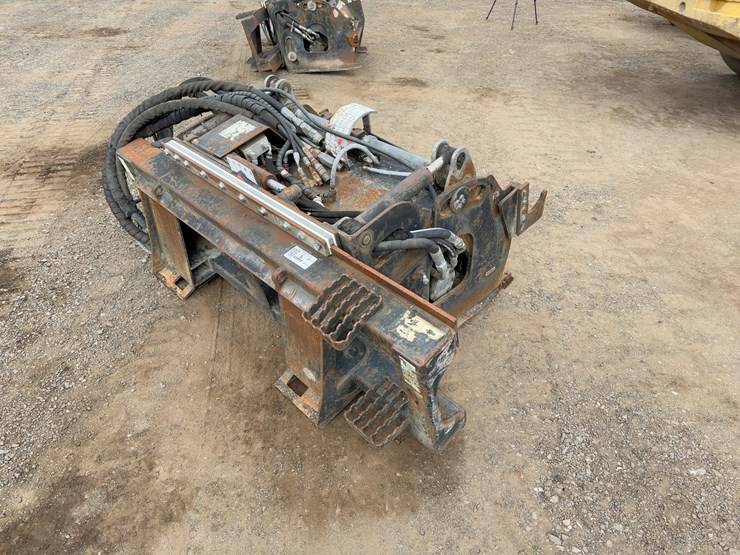 2011-caterpillar-pc210-cold-planer-image-4