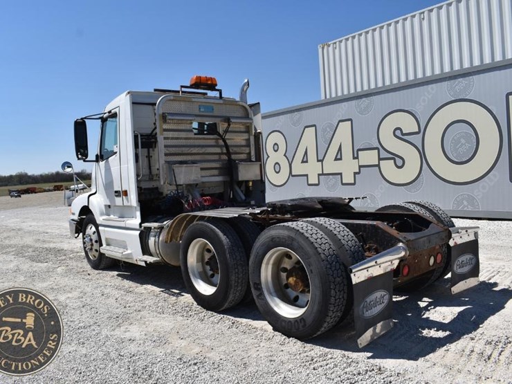 1999-volvo-vnl64t300-image-6